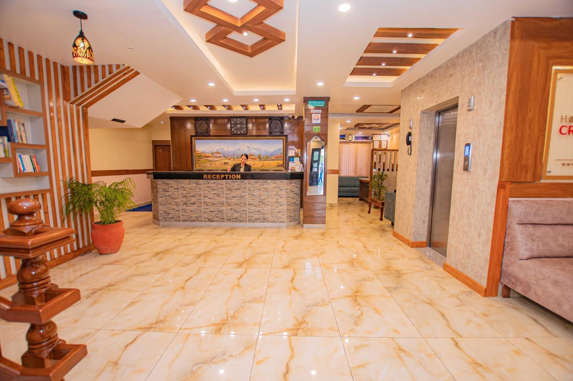 Hotel Crystal Palace Pokhara Buitenkant foto