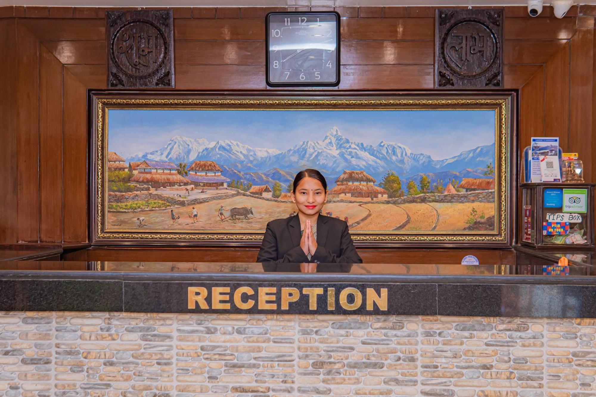 Hotel Crystal Palace Pokhara Buitenkant foto