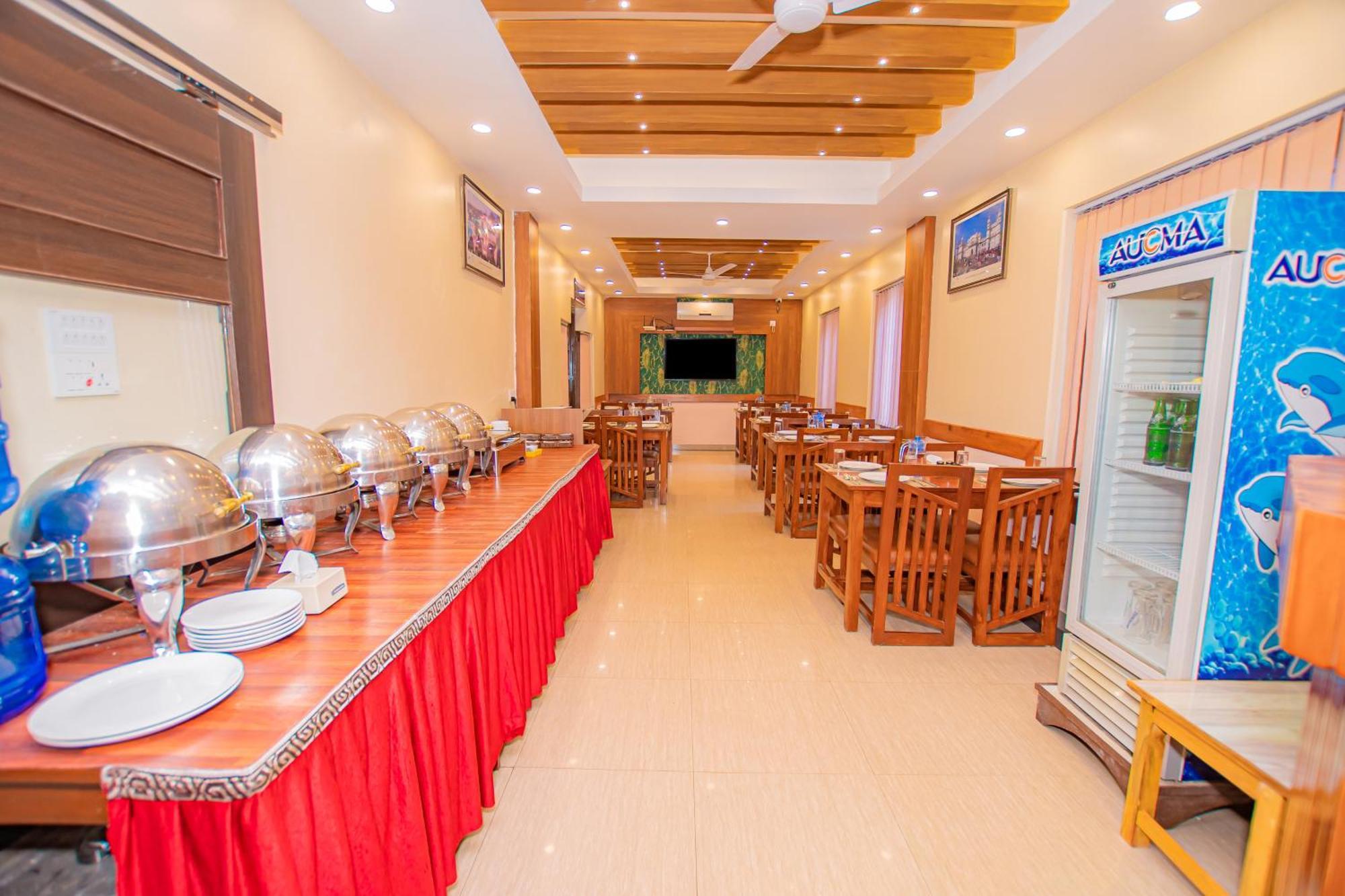 Hotel Crystal Palace Pokhara Buitenkant foto